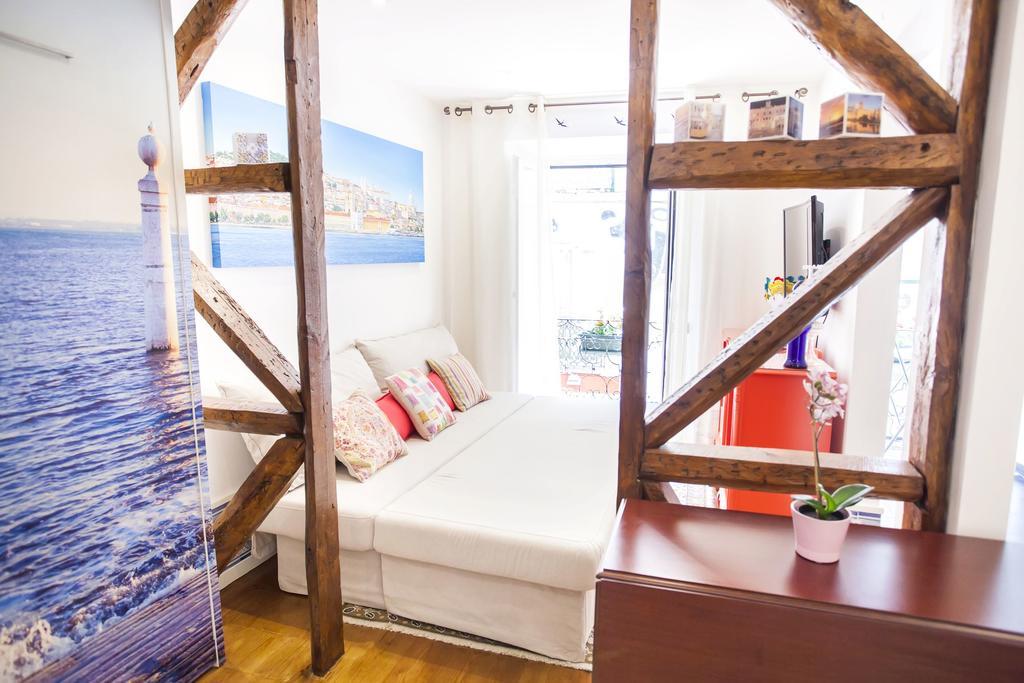 Typical Bairro Alto Apartment Lisbon Exterior photo